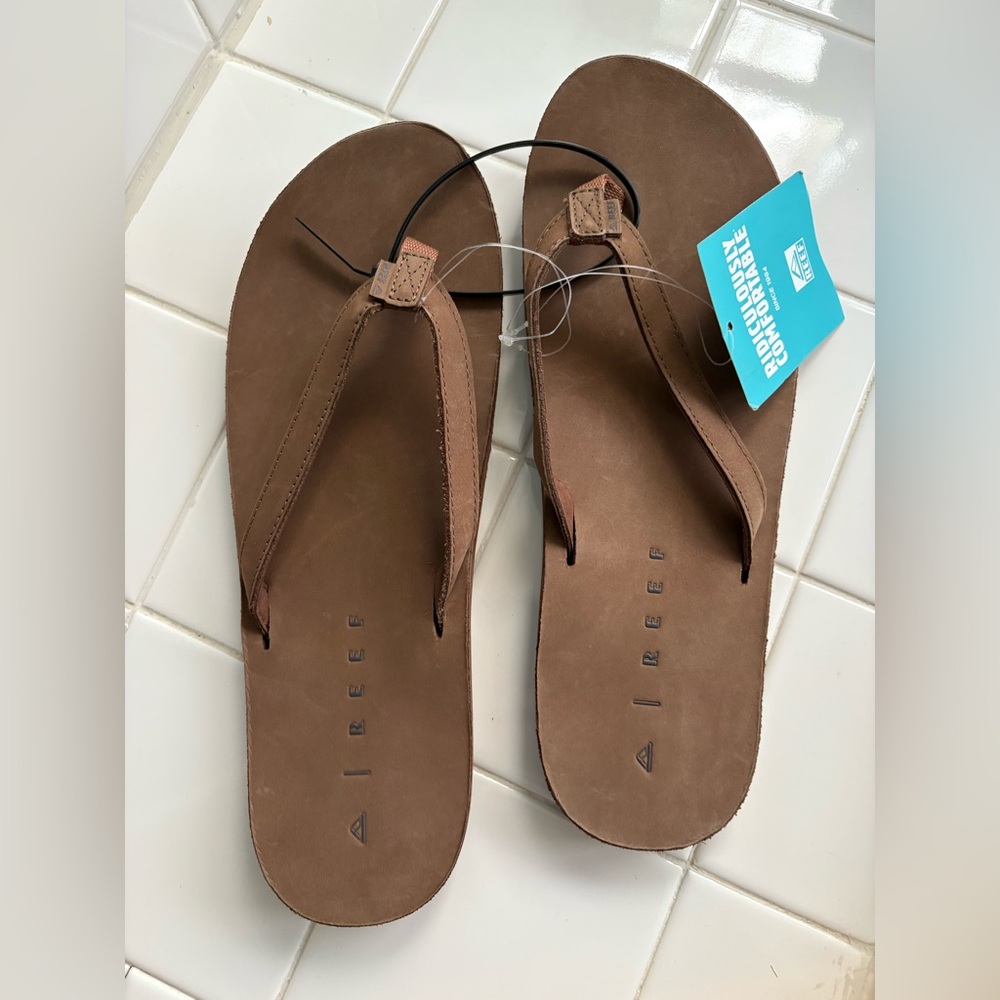 NWT Woman’s Reef Solana Leather Flip-Flops Sandals Size 11 Brown
